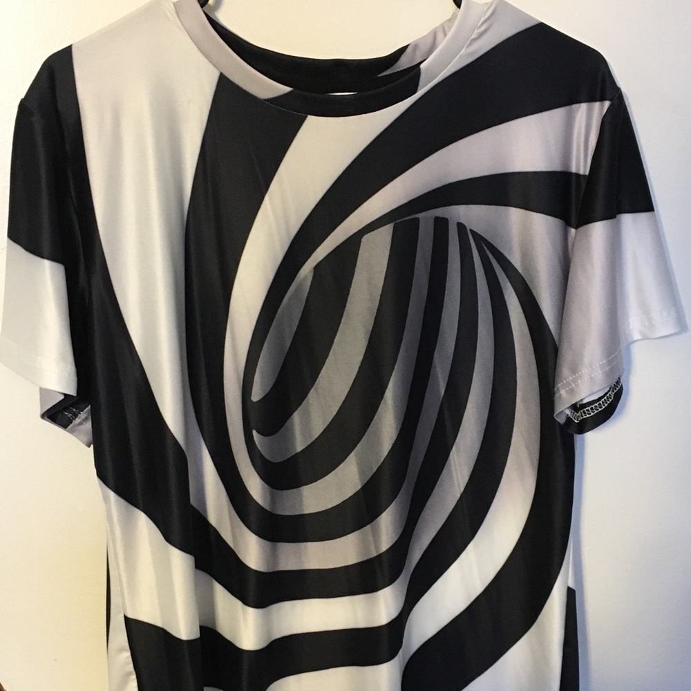 optical illusion swirl soft t-shirt